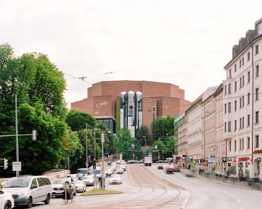 Das Deutsche Museum im Rücken; Blick von der Ludwigsbrücke auf den Gasteig