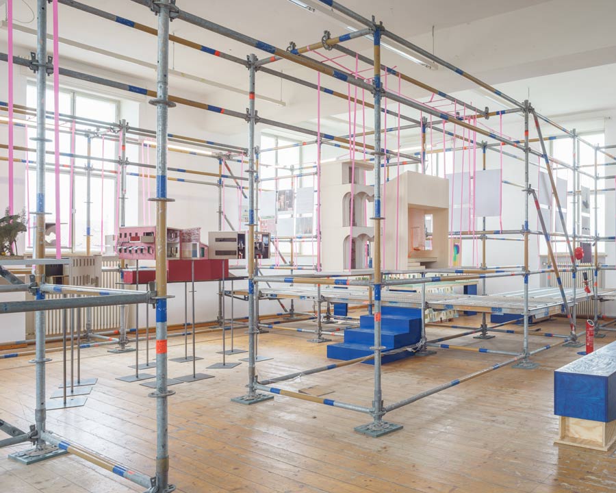 ADBK Jahresaustellung 2025, Blick diagonal in den Raum