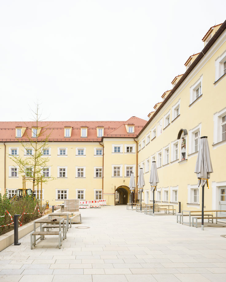 Ursulinenkloster Landshut, 2026, zweiter, größerer Innenhof 