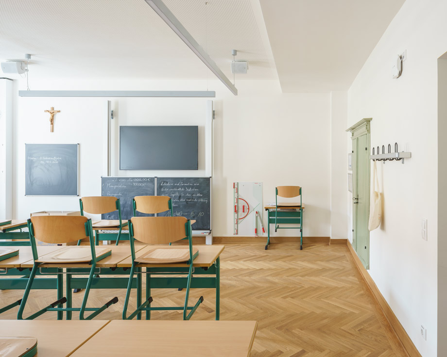 Ursulinenkloster Landshut, Klassenzimmer 1, 2026