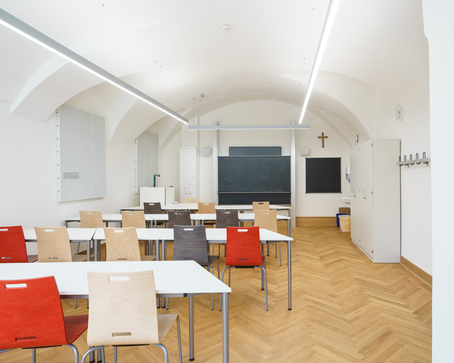 Ursulinenkloster Landshut, Klassenzimmer 2, 2026
